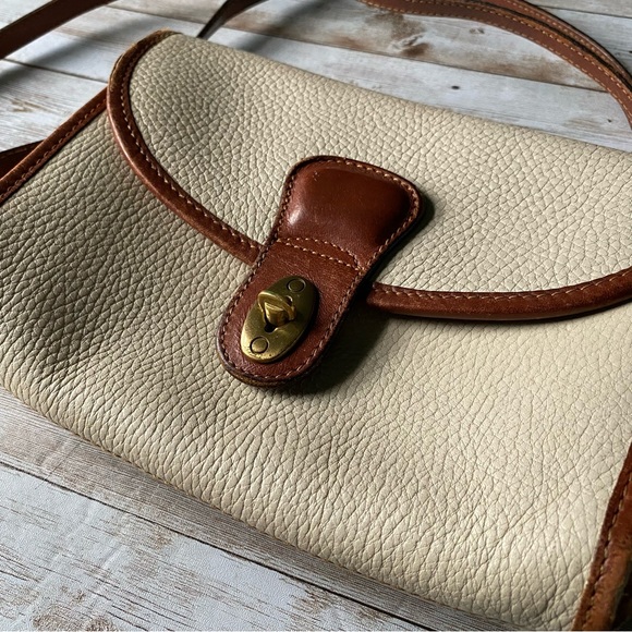 Authentic Vintage 1980s White Leather Crossbody Bag - Picture 4 of 14